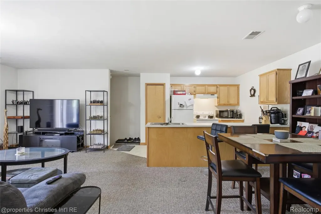 2136 Frazho Road Warren City MI 48091