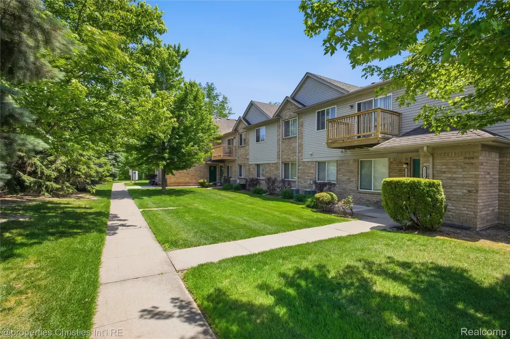 2136 Frazho Road Warren City MI 48091