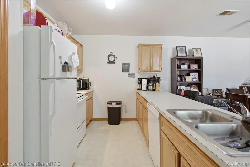 2136 Frazho Road Warren City MI 48091
