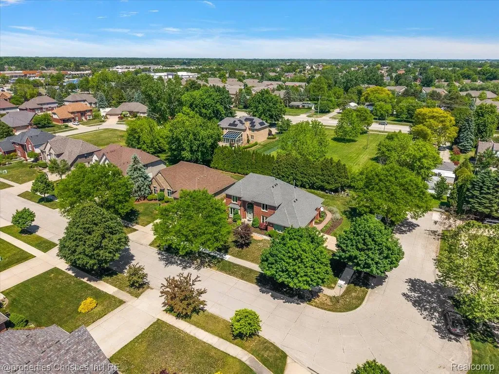 4708 Holland Drive Troy City MI 48085