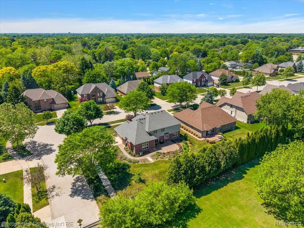 4708 Holland Drive Troy City MI 48085