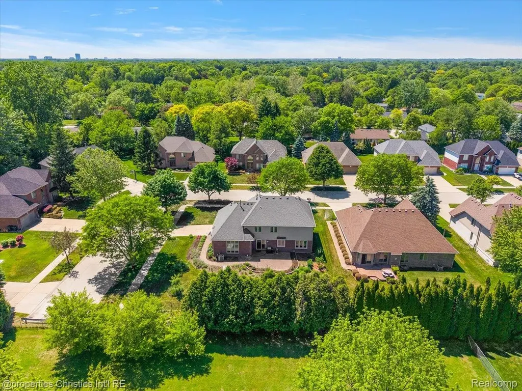 4708 Holland Drive Troy City MI 48085