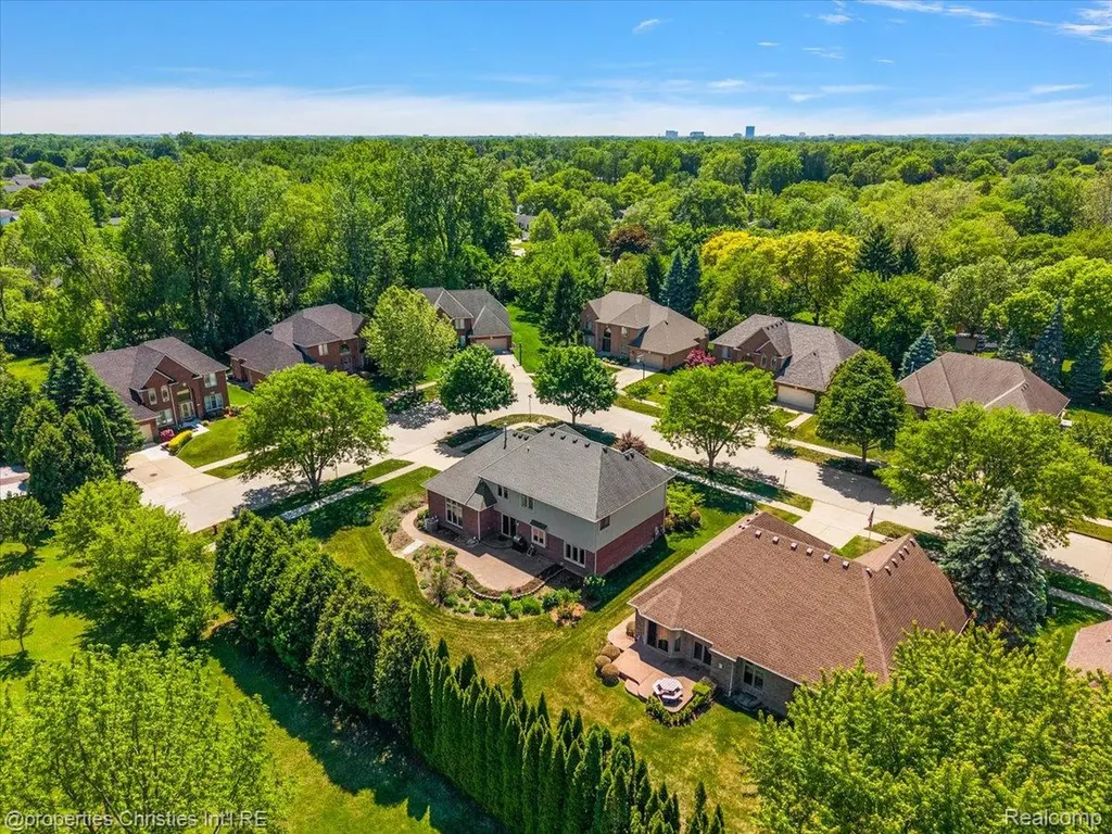4708 Holland Drive Troy City MI 48085