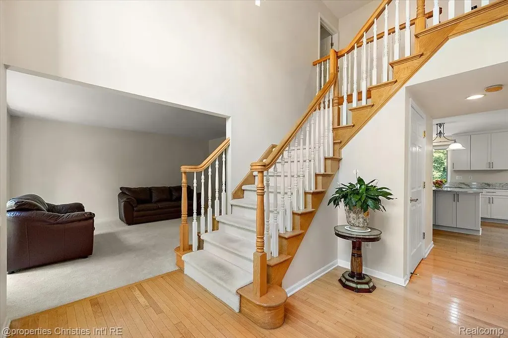 4708 Holland Drive Troy City MI 48085