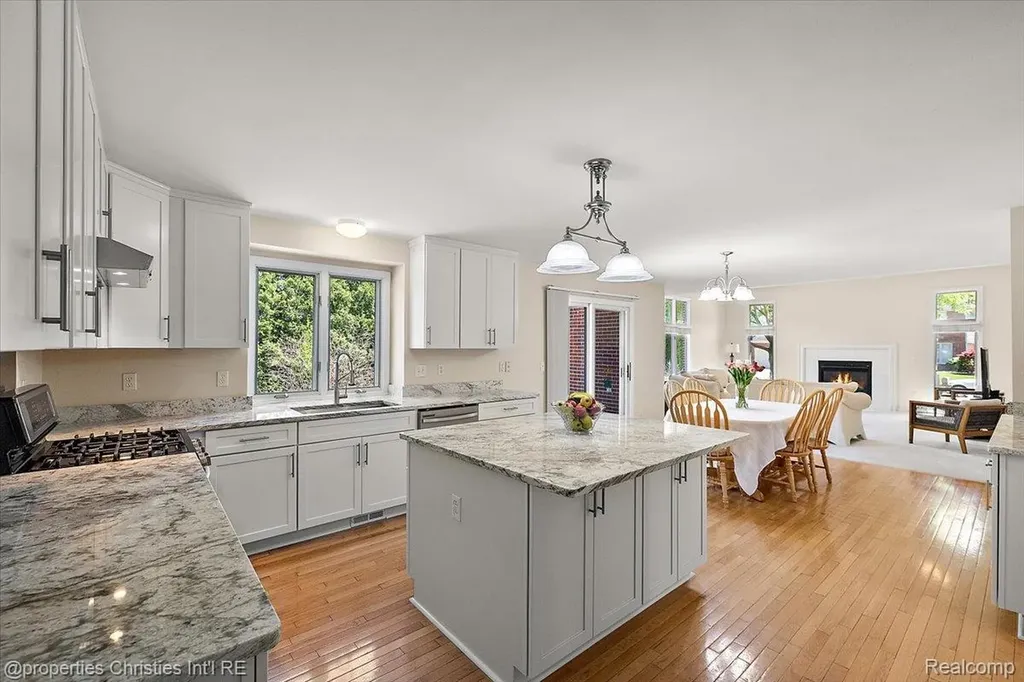 4708 Holland Drive Troy City MI 48085