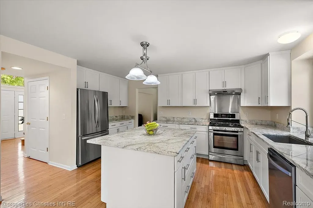 4708 Holland Drive Troy City MI 48085