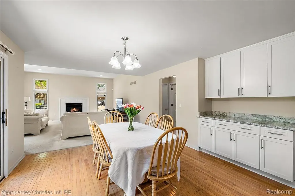 4708 Holland Drive Troy City MI 48085