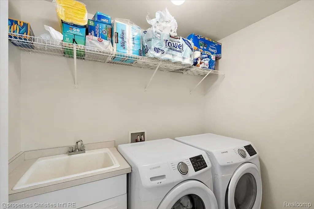4708 Holland Drive Troy City MI 48085