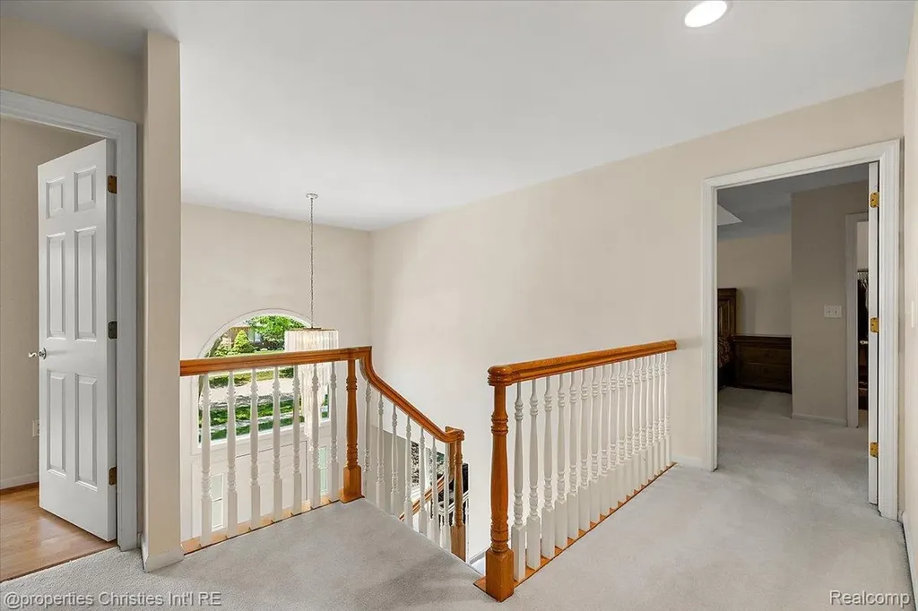 4708 Holland Drive Troy City MI 48085