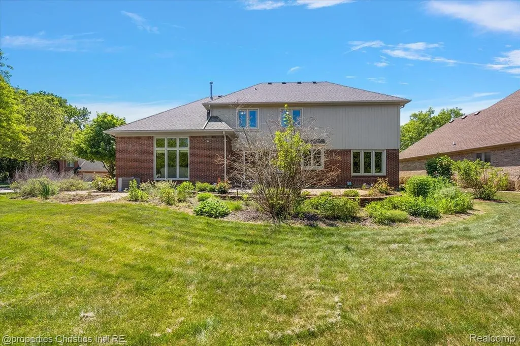 4708 Holland Drive Troy City MI 48085