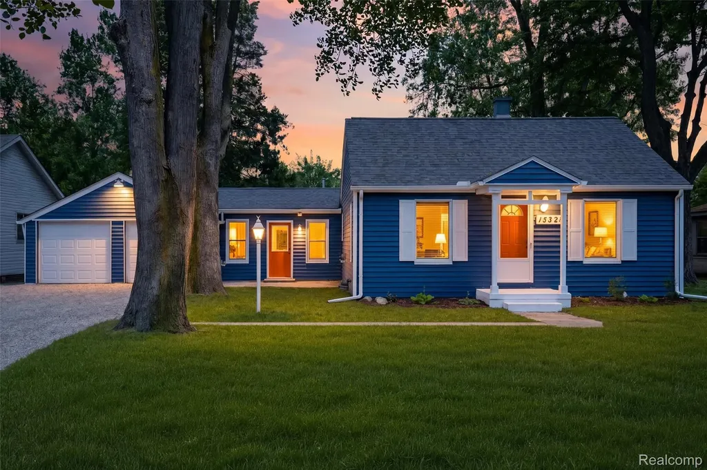 15326 Brookfield Street Livonia City MI 48154