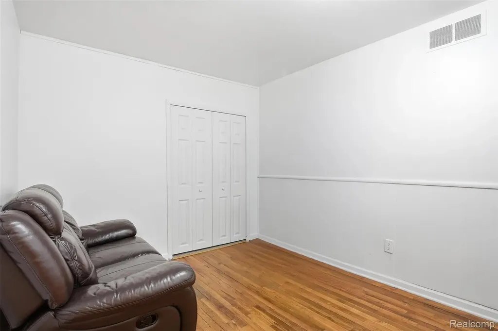 15326 Brookfield Street Livonia City MI 48154
