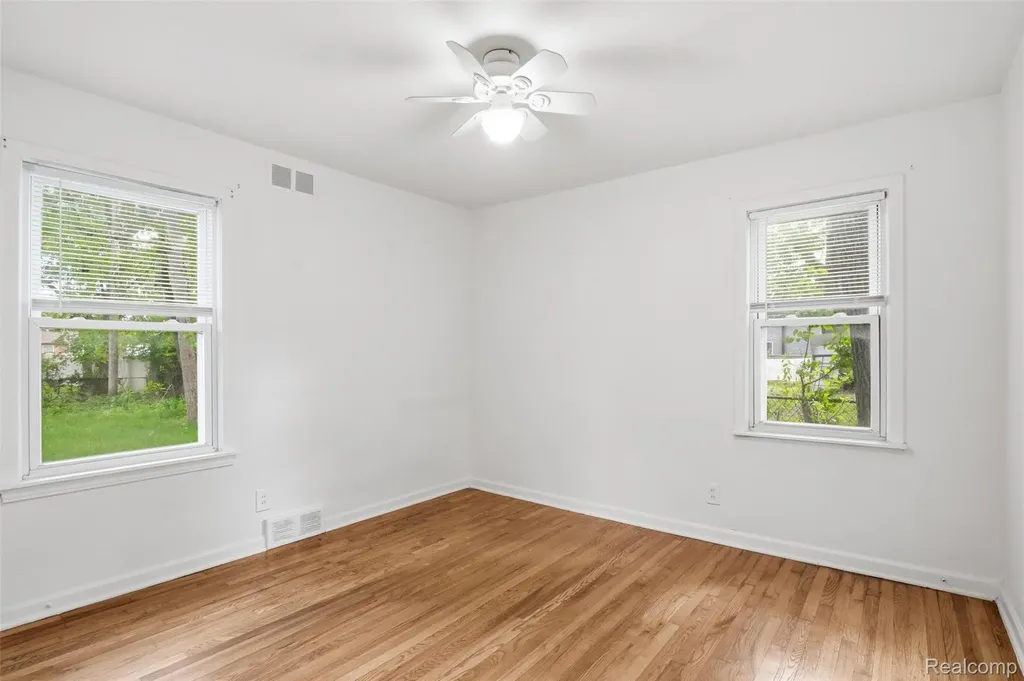 15326 Brookfield Street Livonia City MI 48154
