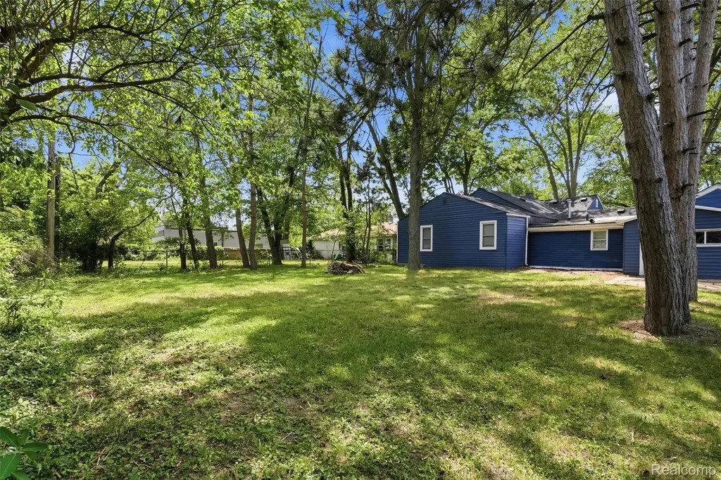 15326 Brookfield Street Livonia City MI 48154