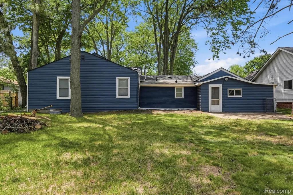 15326 Brookfield Street Livonia City MI 48154