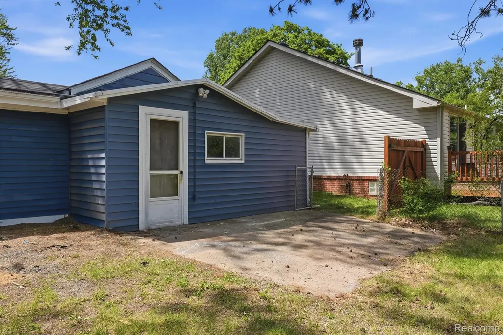 15326 Brookfield Street Livonia City MI 48154