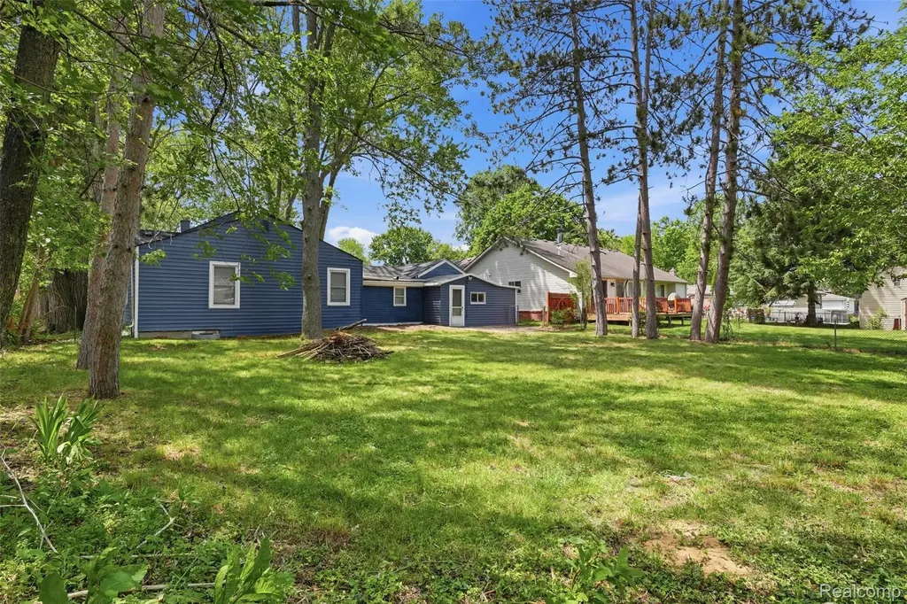 15326 Brookfield Street Livonia City MI 48154