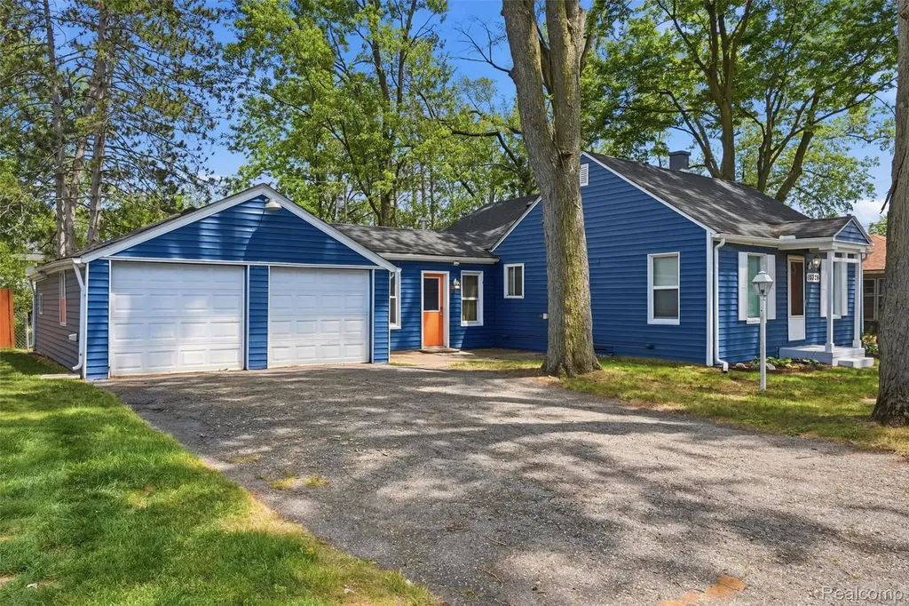 15326 Brookfield Street Livonia City MI 48154