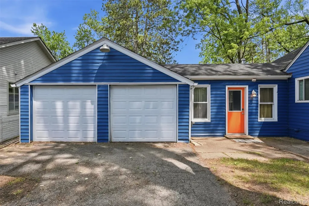 15326 Brookfield Street Livonia City MI 48154