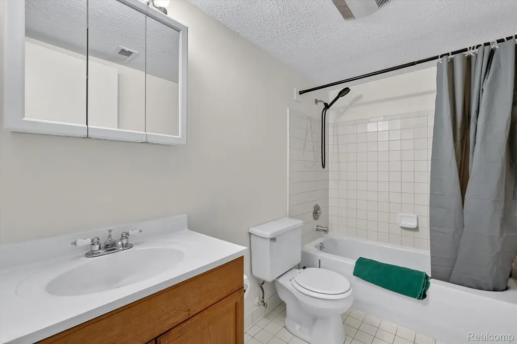 8735 Green Willow Street Brighton City MI 48116