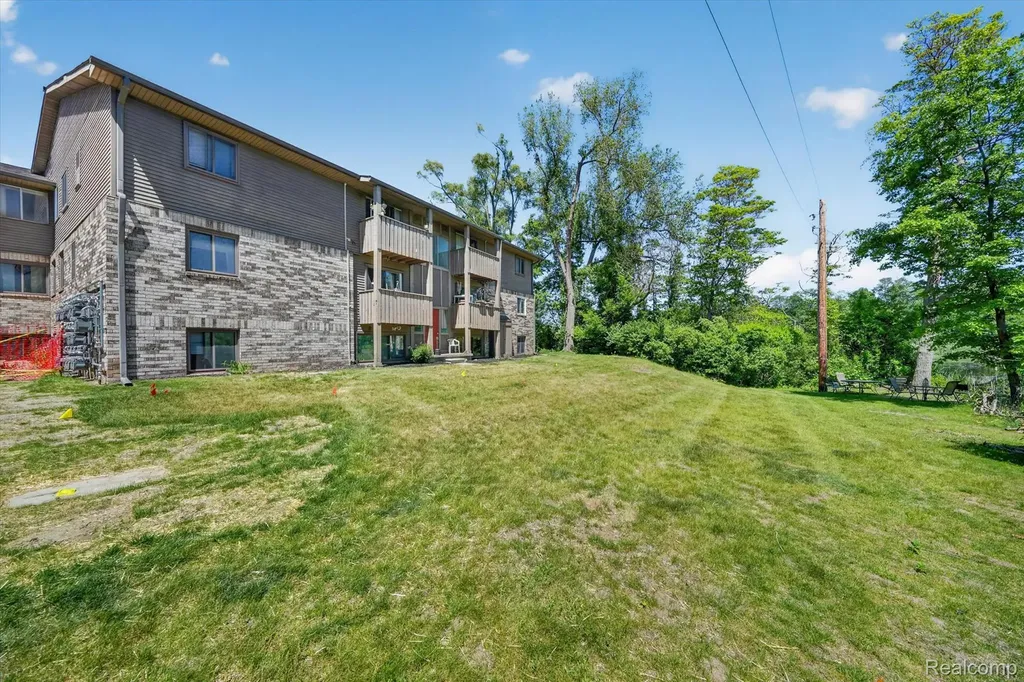 8735 Green Willow Street Brighton City MI 48116