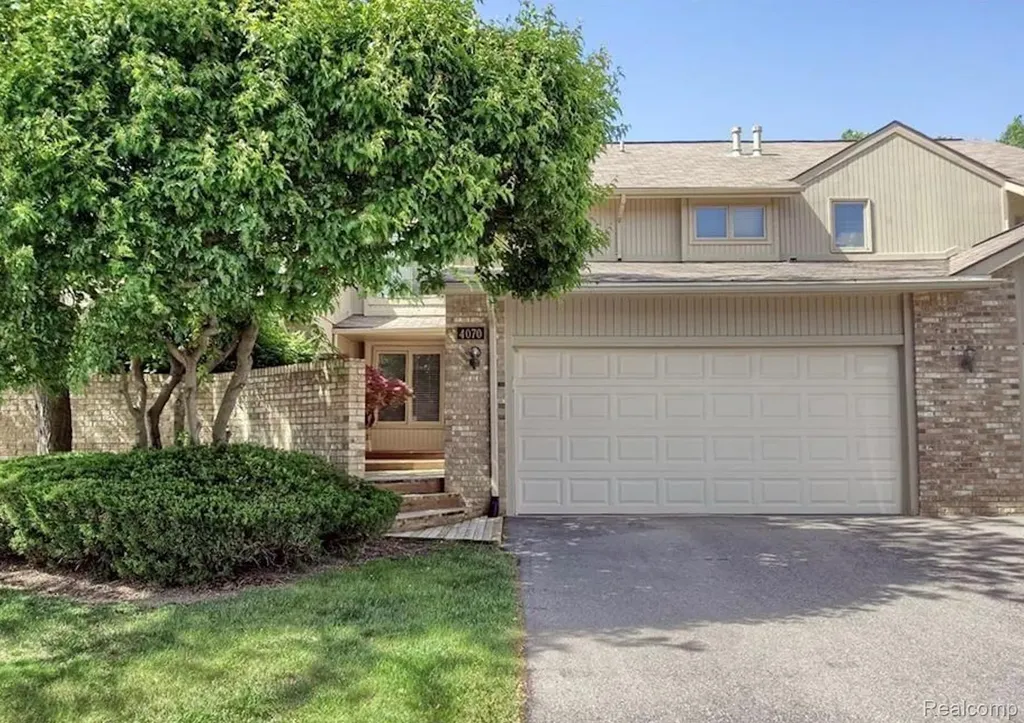 4070 Foxpointe Drive West Bloomfield Charter Township MI 48323