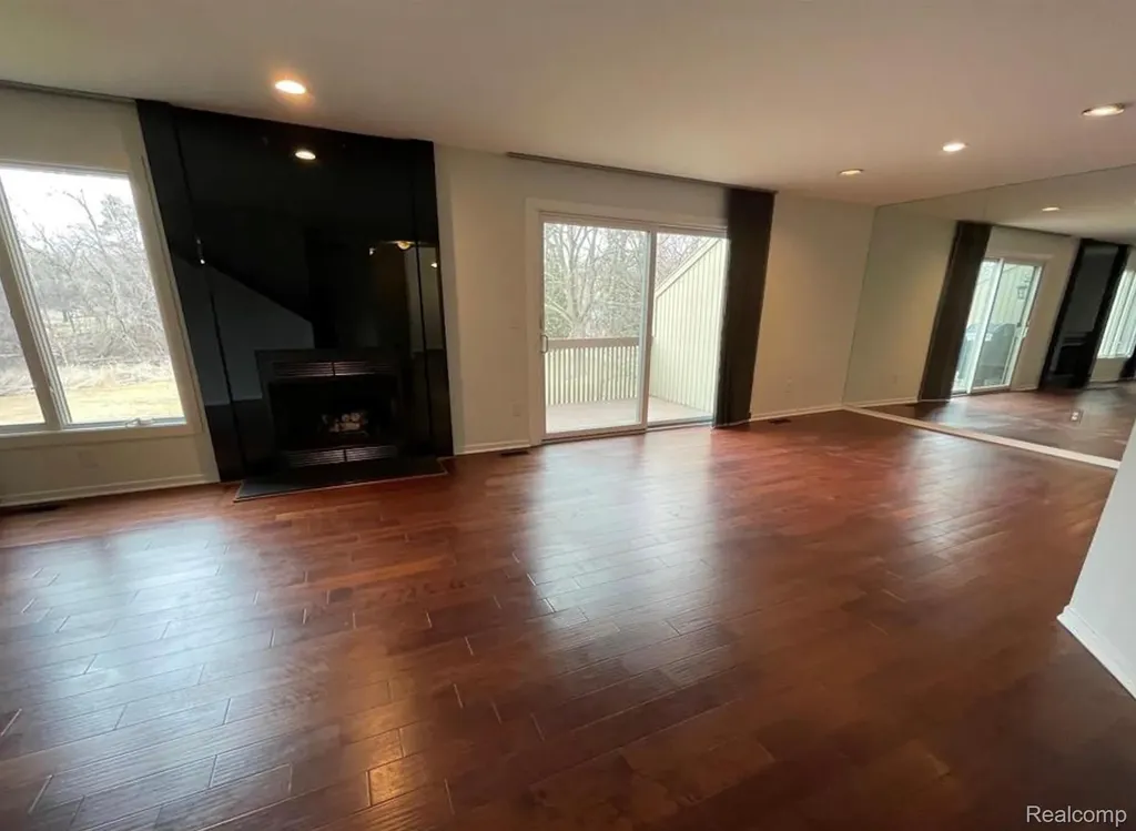 4070 Foxpointe Drive West Bloomfield Charter Township MI 48323