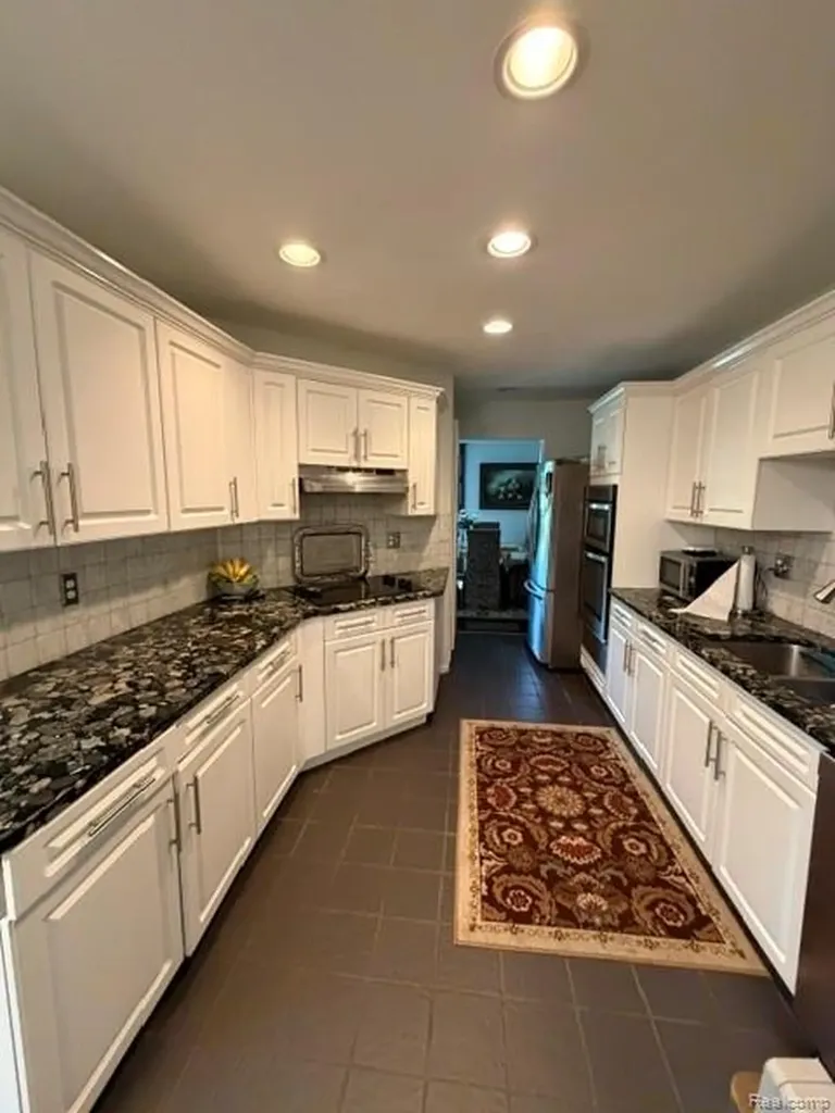 4070 Foxpointe Drive West Bloomfield Charter Township MI 48323