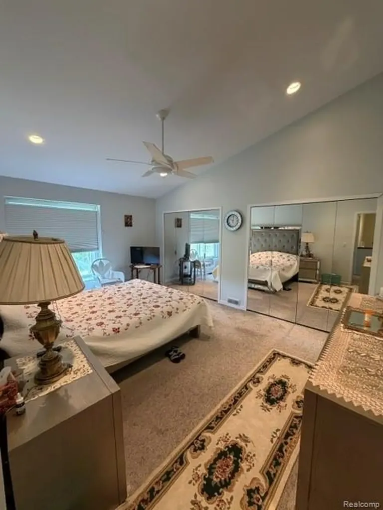 4070 Foxpointe Drive West Bloomfield Charter Township MI 48323