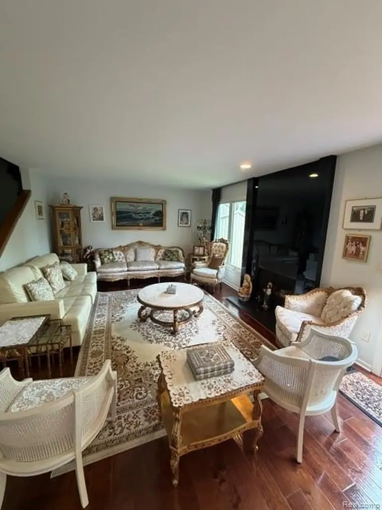 4070 Foxpointe Drive West Bloomfield Charter Township MI 48323
