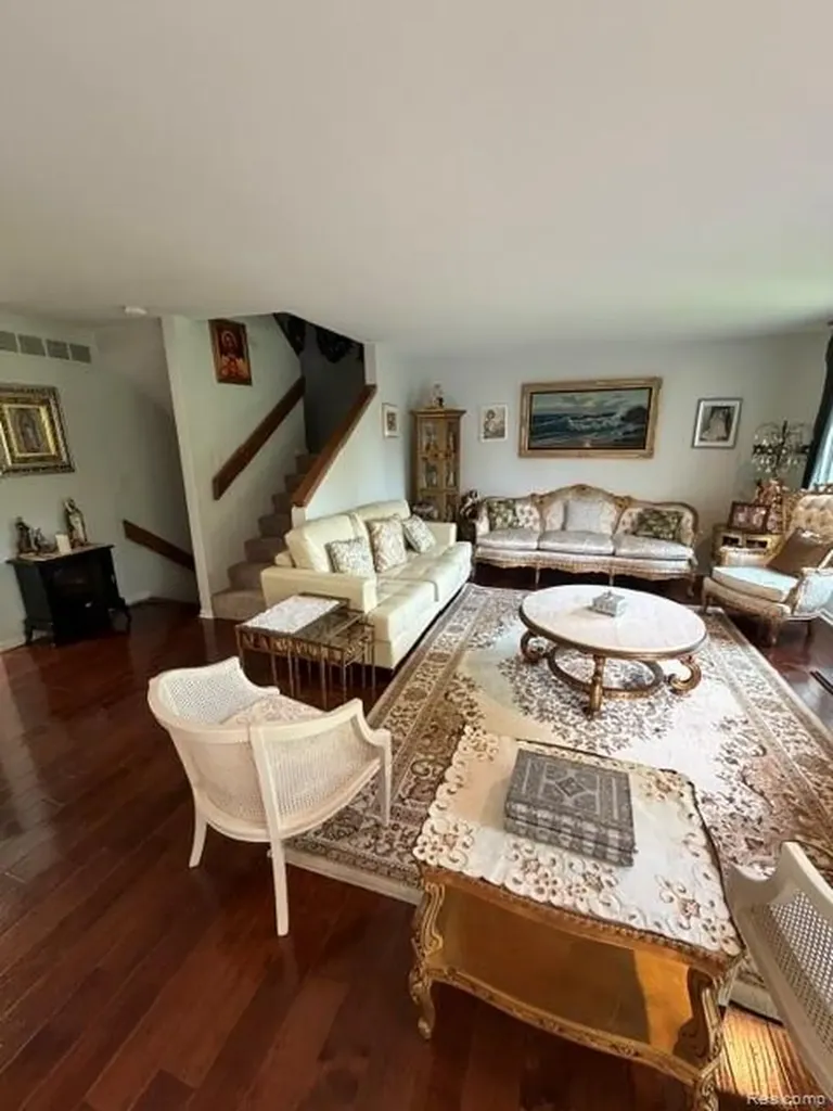 4070 Foxpointe Drive West Bloomfield Charter Township MI 48323