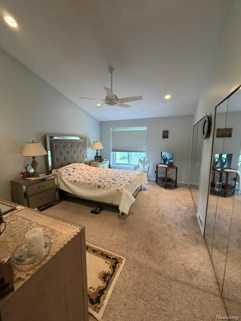 4070 Foxpointe Drive West Bloomfield Charter Township MI 48323