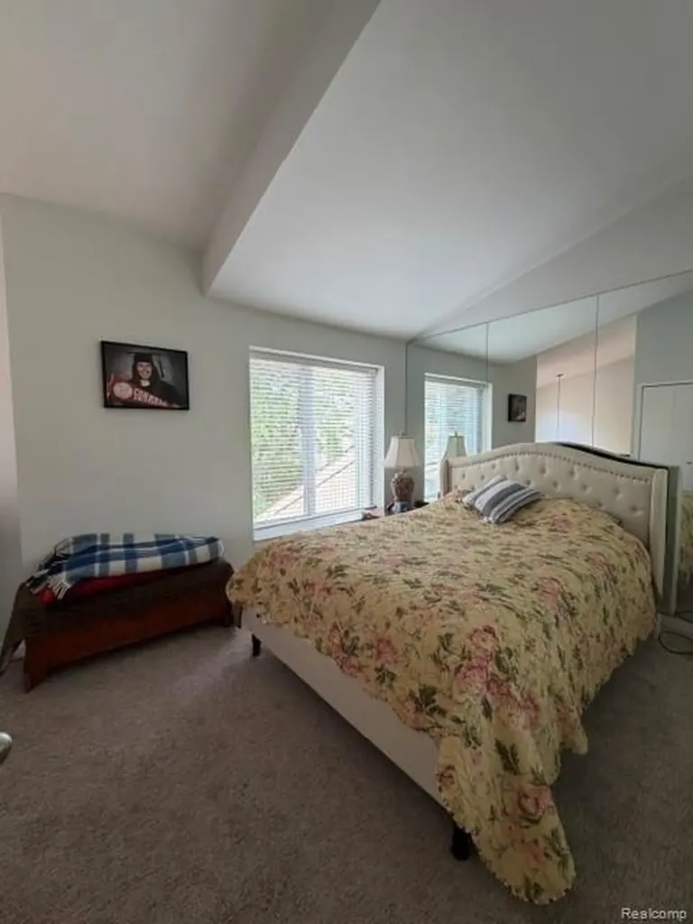 4070 Foxpointe Drive West Bloomfield Charter Township MI 48323