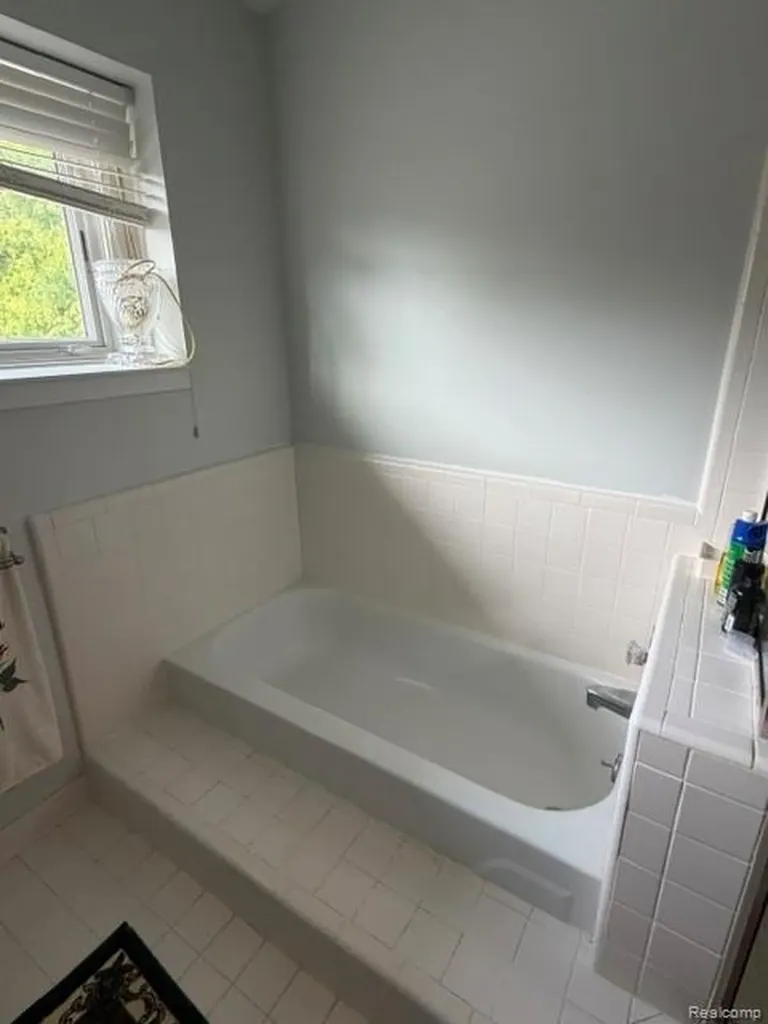 4070 Foxpointe Drive West Bloomfield Charter Township MI 48323