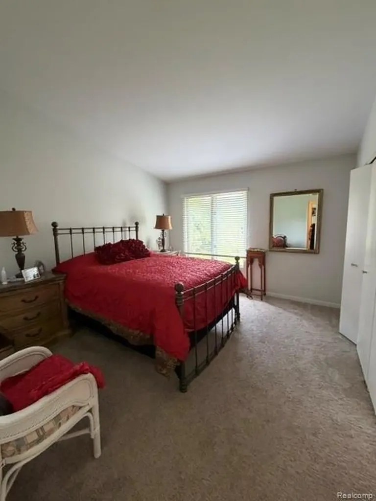 4070 Foxpointe Drive West Bloomfield Charter Township MI 48323
