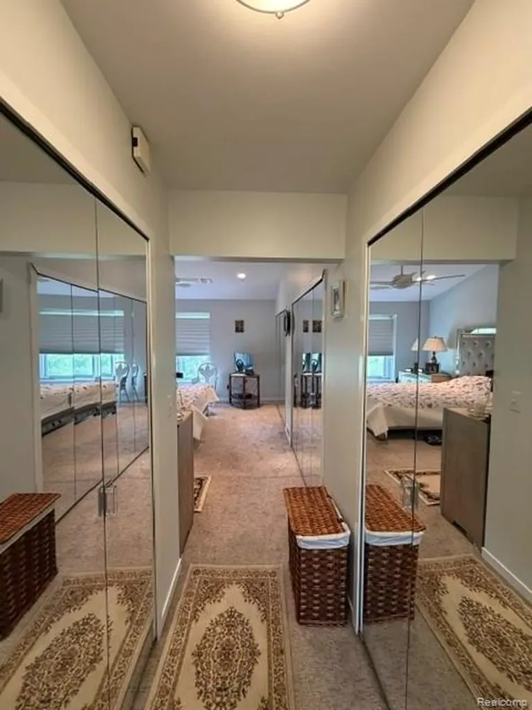 4070 Foxpointe Drive West Bloomfield Charter Township MI 48323