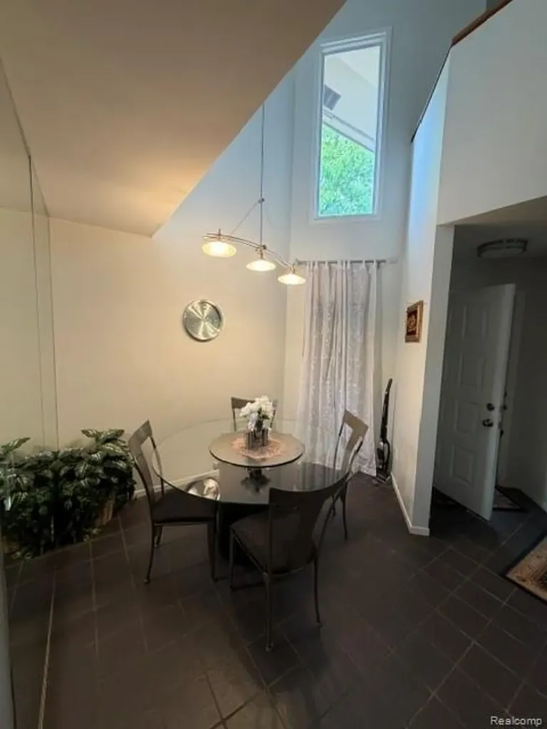4070 Foxpointe Drive West Bloomfield Charter Township MI 48323
