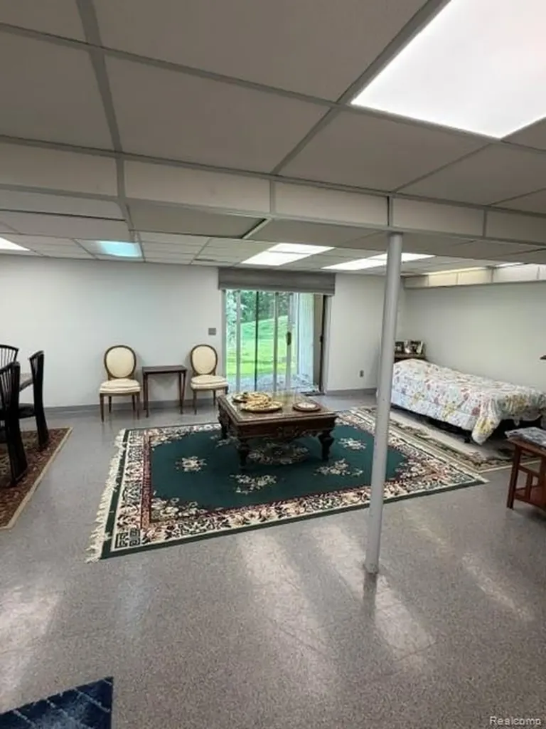 4070 Foxpointe Drive West Bloomfield Charter Township MI 48323