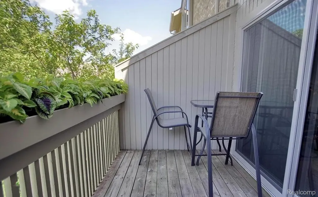 4070 Foxpointe Drive West Bloomfield Charter Township MI 48323
