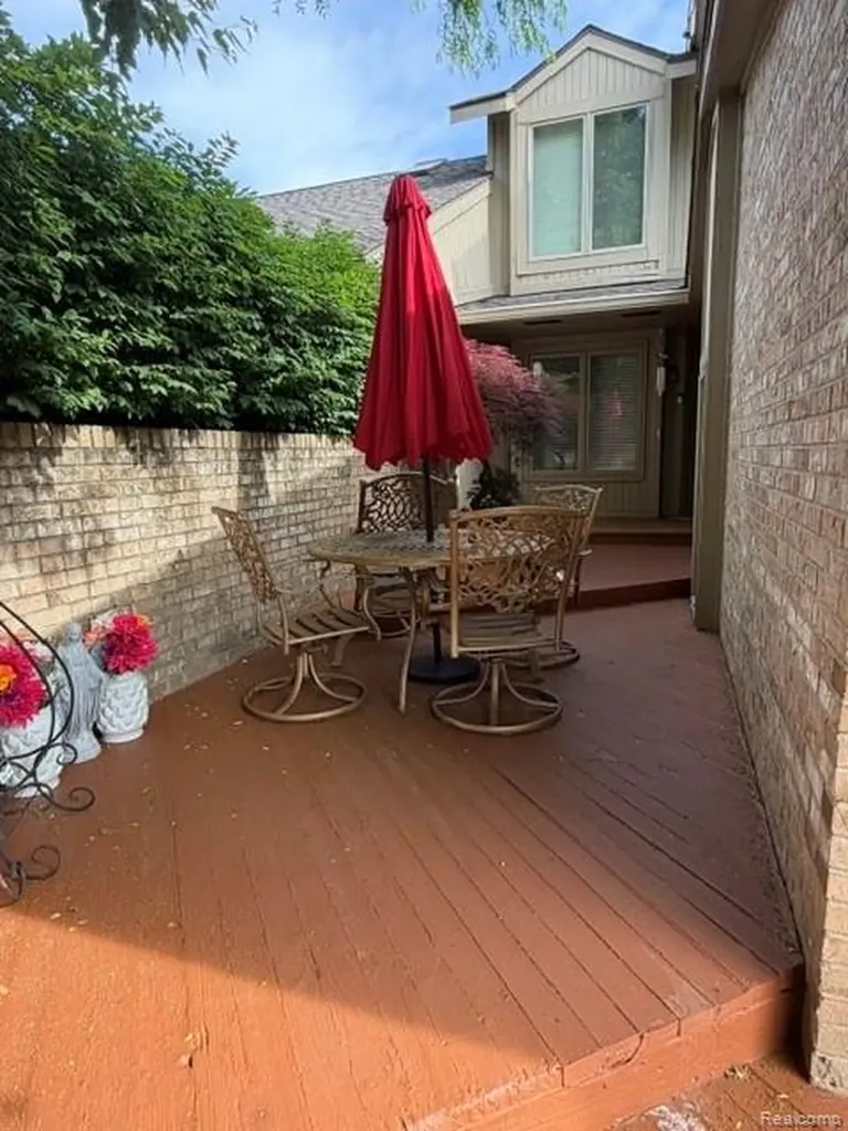4070 Foxpointe Drive West Bloomfield Charter Township MI 48323