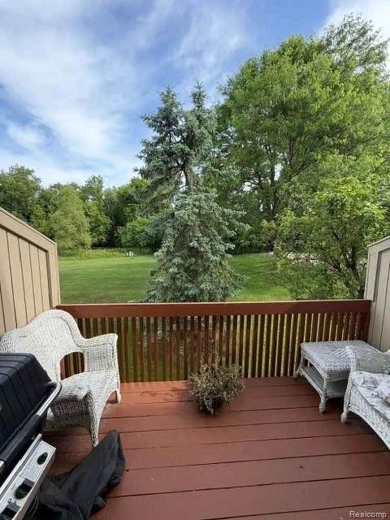 4070 Foxpointe Drive West Bloomfield Charter Township MI 48323