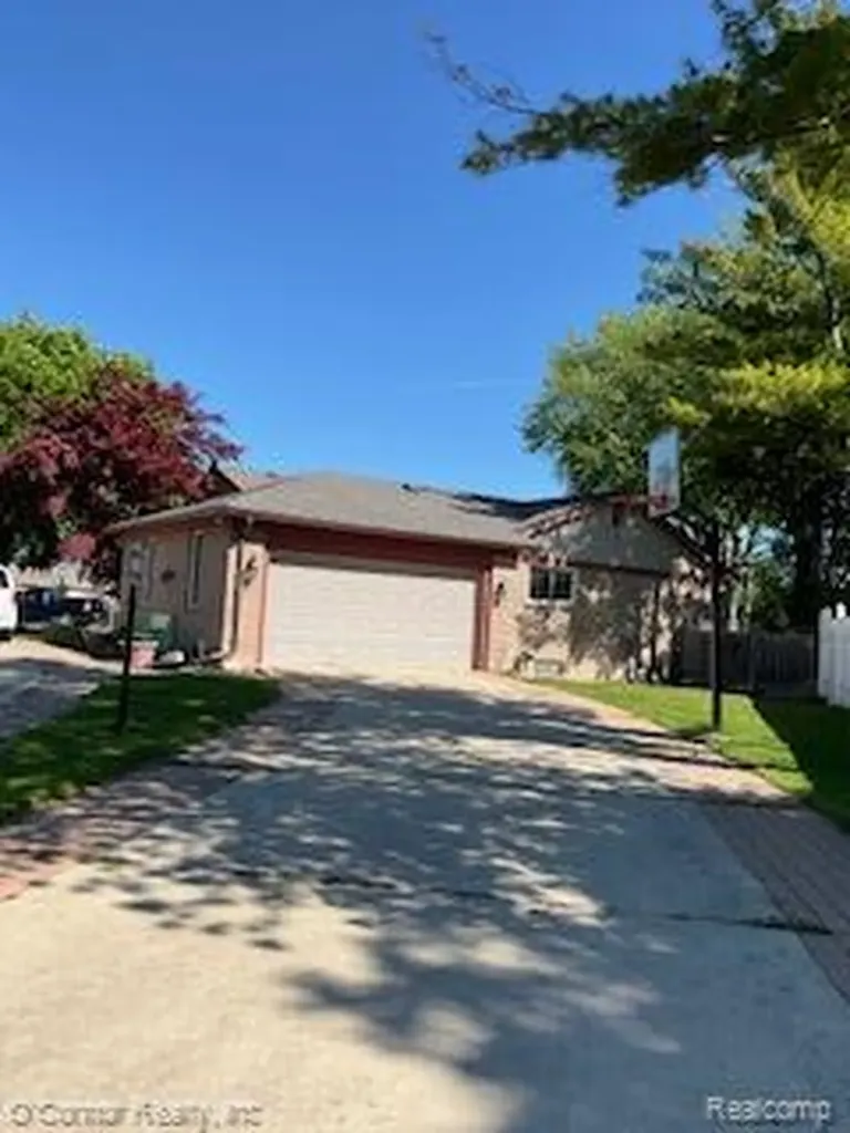39480 Baroque Boulevard Clinton Charter Township MI 48038
