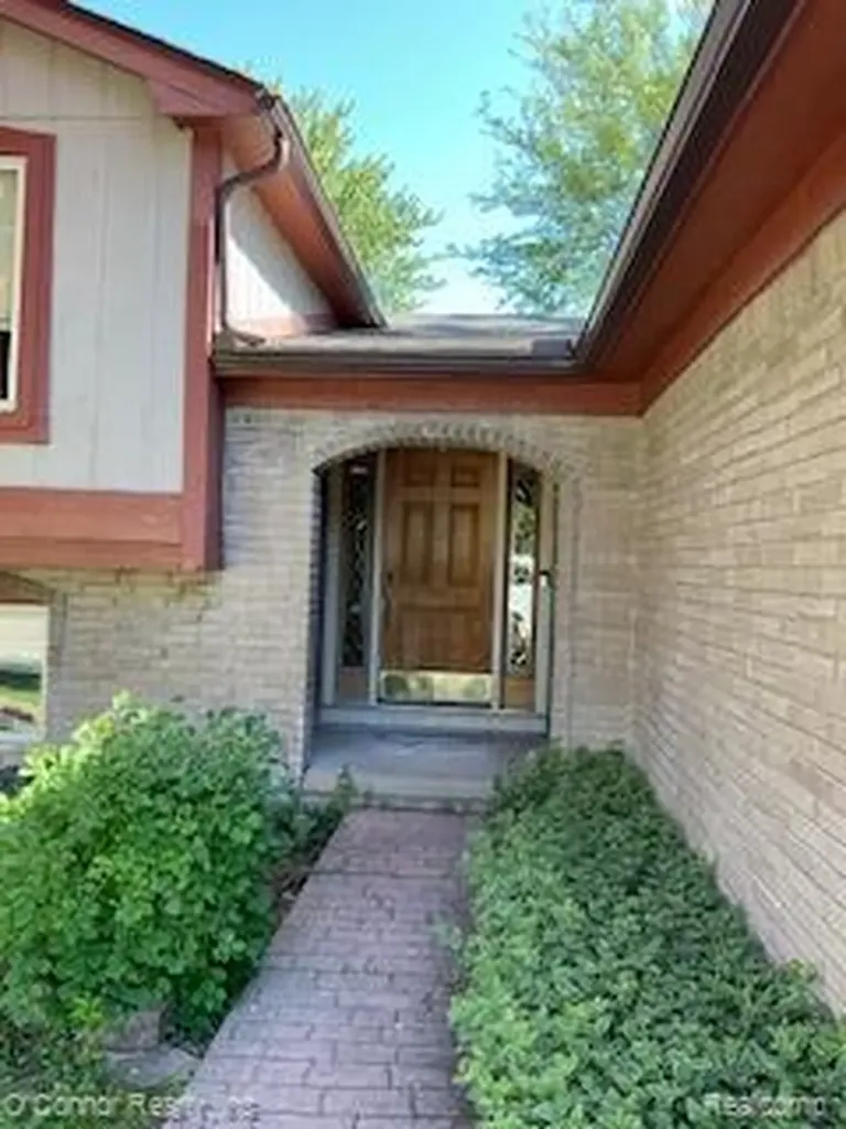 39480 Baroque Boulevard Clinton Charter Township MI 48038