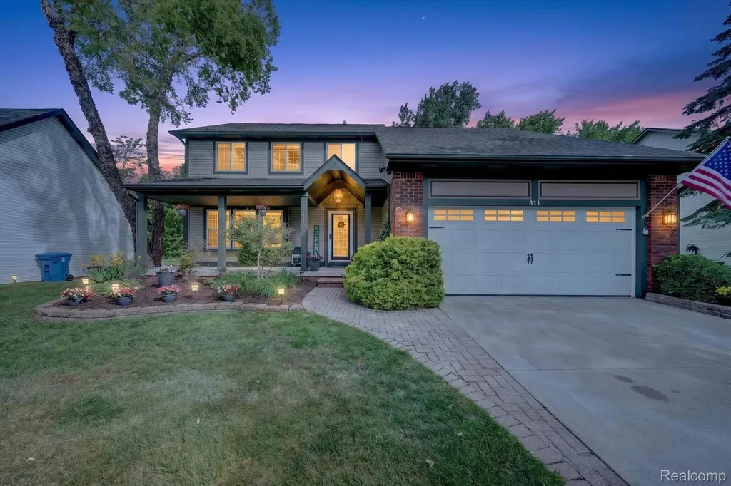 611 Thornehill Trail Oxford Village MI 48371