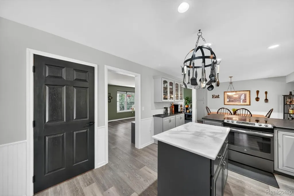 611 Thornehill Trail Oxford Village MI 48371