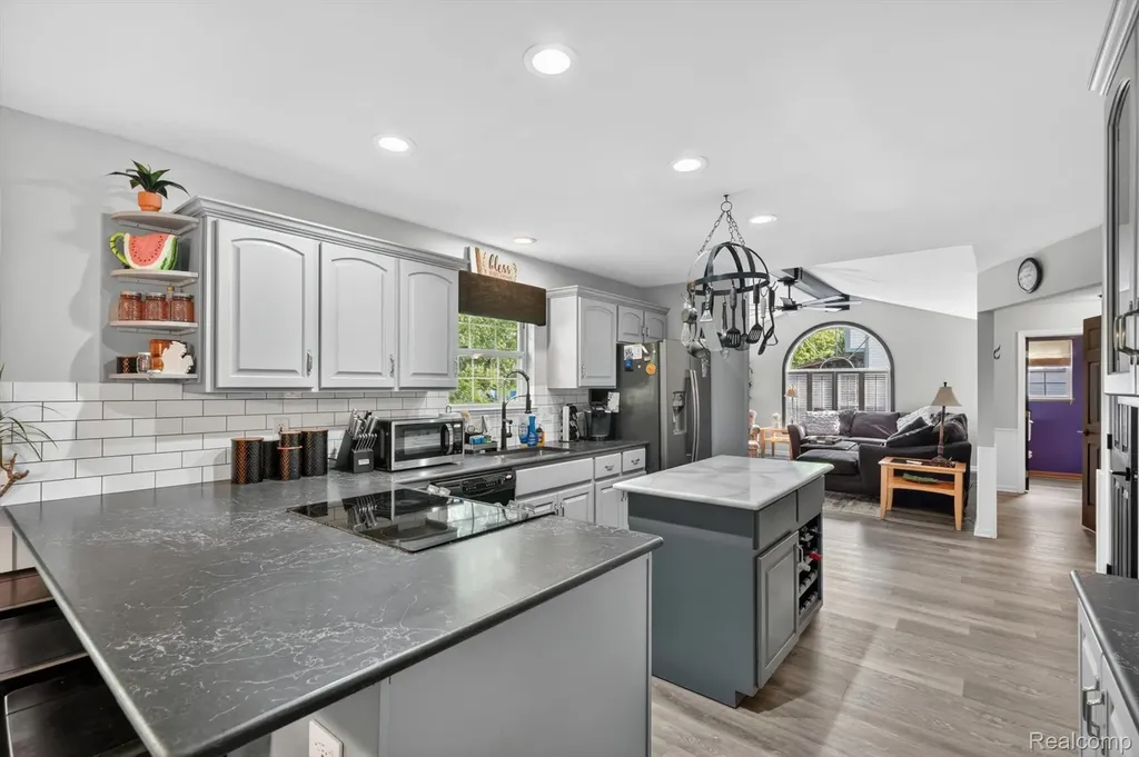 611 Thornehill Trail Oxford Village MI 48371
