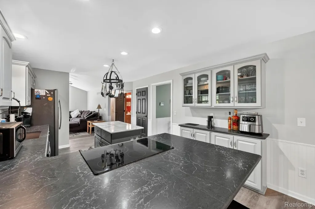 611 Thornehill Trail Oxford Village MI 48371