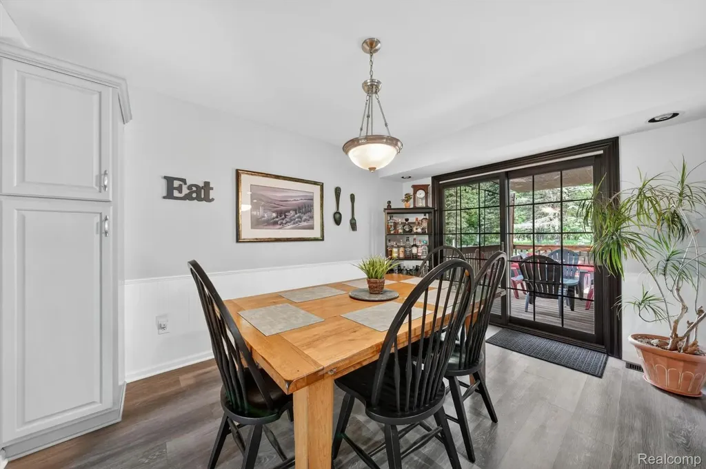 611 Thornehill Trail Oxford Village MI 48371