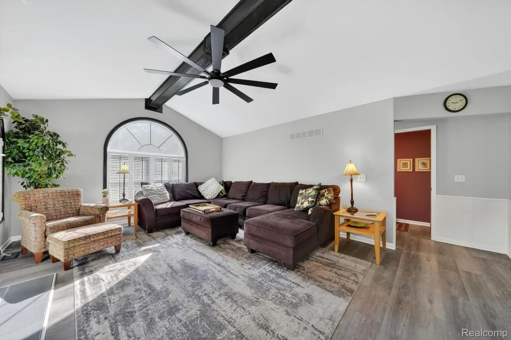 611 Thornehill Trail Oxford Village MI 48371