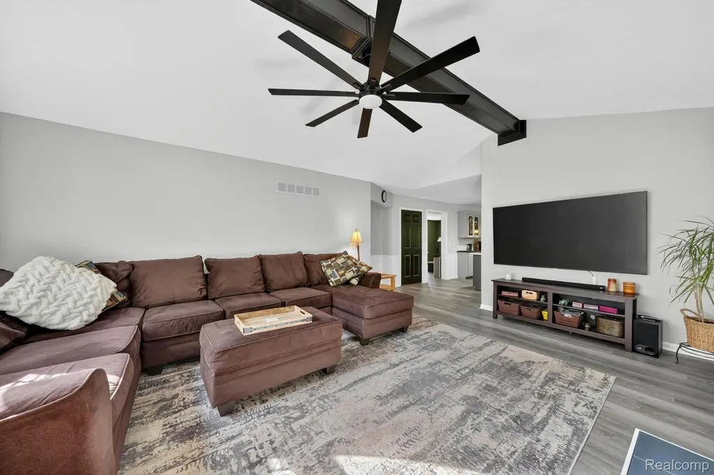 611 Thornehill Trail Oxford Village MI 48371